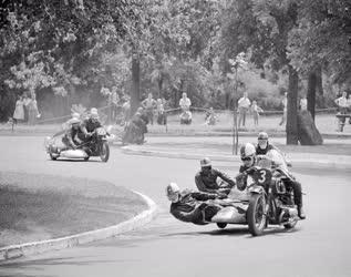 Sport - Budapesti Honvéd motorversenye a Népligetben