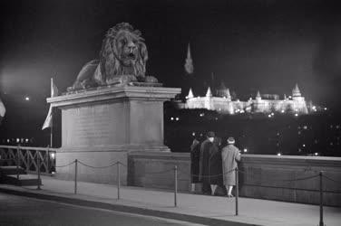 Esti Budapest - Április negyedikei díszkivilágítás