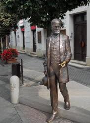 Köztéri szobor - Győr - Baross Gábor politikus szobra