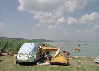 Szabadidő - Idegenforgalom - Sátorozók a Balaton-partján