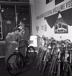 Kereskedelem - Kerékpárvásárlás a Keravill boltban