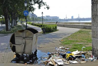 Környezet - Budapest - Szemét a Petőfi híd pesti lábábál