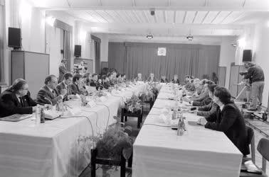 Belpolitika - Az MSZMP és az MDF kerekasztal-megbeszélése