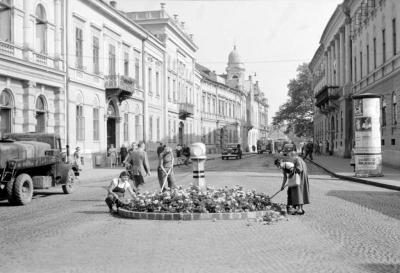 Városkép-Életkép - Szépítik a miskolci Tanácsház teret