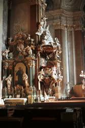 Barokk oltár a zirci  apátságban
