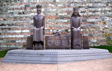 Köztéri szobor - Budapest - Jagelló és Hedvig szobra a várfalnál