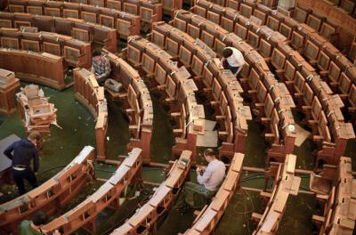 Restaurálás - Felújítják a Parlament üléstermét 