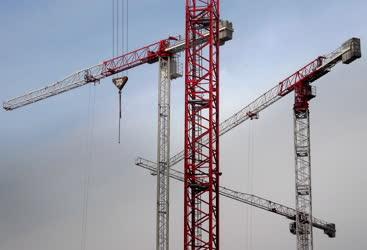 Építőipar - Budapest - Toronydaruk egy XI. kerületi építkezésen