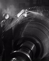 Ipar - Készül az Ajkai Hőerőmű gépegysége a Láng Gépgyárban