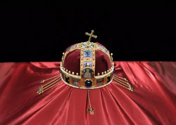 Történelem - Debrecen - A korona hiteles másolata