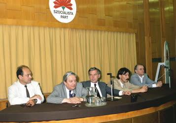 Belpolitika - Az MSZP II. kongresszusa 