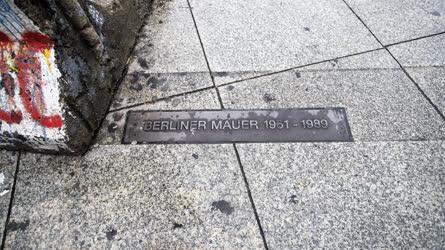 Történelmi emlék - Berlin - A berlini fal megmaradt darabjai