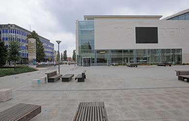 Épület - MODEM Modern és Kortárs Művészeti Központ