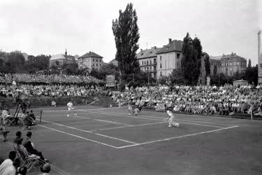 Sport - Külföldi teniszezők hazánkban