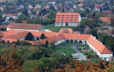 Városkép - Pannonhalma - Látogatóközpont turistáknak