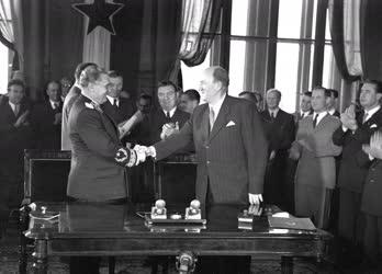 Diplomácia -Tito - magyar-jugoszláv egyezmény aláírása