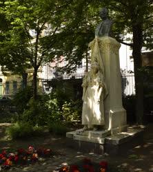 Köztéri szobor - Budapest - Irányi Dániel-szobor a Károlyi kertben