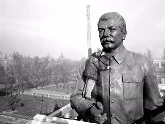 Kultúra - Patinázzák a Sztálin-szobrot