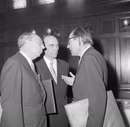 Kitüntetés - Az 1957. évi Kossuth-díjak átadásán a Parlamentben
