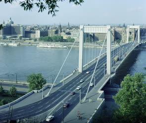 Városkép - Az Erzsébet híd látképe a Gellért-hegyről 