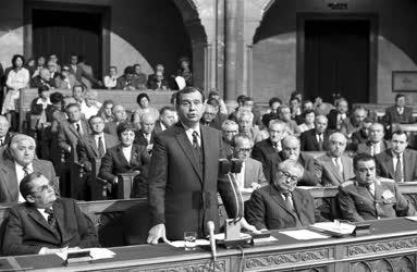 Belpolitika - Országgyűlés 1982-ben 
