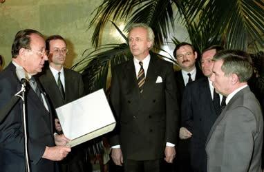 Külpolitika - Horn Gyula kitüntetése