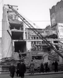 Városkép-életkép - Építőipar - Bontják a Divatcsarnok romjait