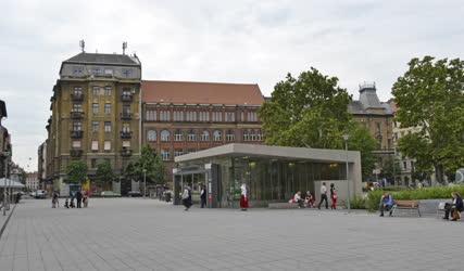 Közlekedés - Budapest - Az M4-es metró a Rákóczi téren