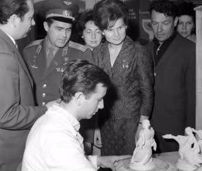 Külkapcsolat - Valentyina Vlagyimirovna Tyereskova szovjet űrhajós Magyarországon
