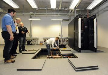 Tudomány - Debrecen - Bővítik a szuperszámítógépet