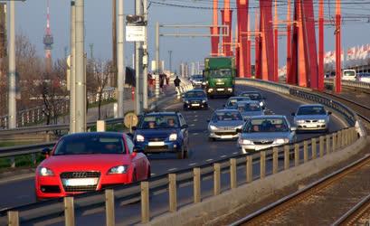 Közlekedés - Budapest - Járműforgalom a Rákóczi hídon