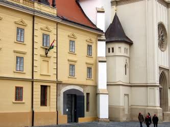 Városkép - Keszthely - A Fő tér épületei