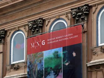 Kultúra - Budapest - A Nemzeti Galéria épületének részlete