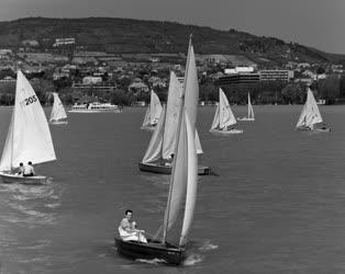 Idegenforgalom - Vitorlások a Balatonon