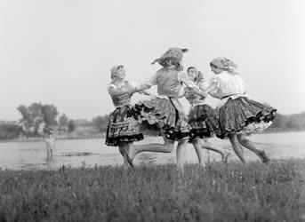 Kultúra - Folklór - Bogyiszlói népviselet