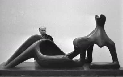 Kultúra - Henry Moore kiállítása a Műcsarnokban 