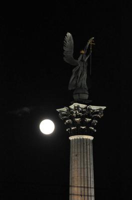 Városkép - Budapest - Holdfényben a Hősök tere