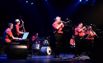 Kultúra - Benkó Dixieland Band koncert a Városmajori Szabadtéri Színpadon