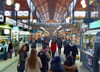 Idegenforgalom - Budapest - Külföldi turisták a Nagy Vásárcsarnokban