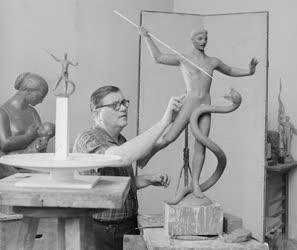 Kultúra - Mikus Sándor szobrászművész