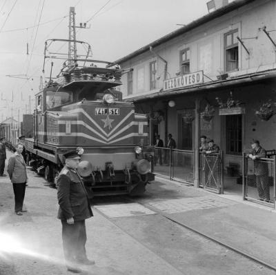 Közlekedés - Villanyvonatok a Budapest–Miskolc vasútvonalon