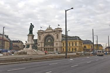 Budapest - Baross tér - Baross Gábor szobra