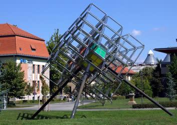 Köztéri szobor - Budapest - Rubik-kocka szobor a Graphisoft Parkban
