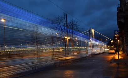 Közlekedés - Budapest - Karácsonyi fényvillamos
