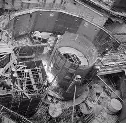 Ipar - Épül a Paksi Atomerőmű reaktora