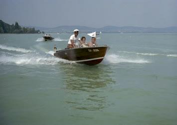 Szabadidő - Motorcsónakok a Balatonon