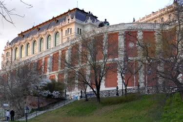 Városkép - Budapest - Felújították a budai várfal egy szakaszát