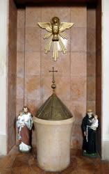 Egyházi épület - Csorna - A premontrei prépostság keresztelőkútja