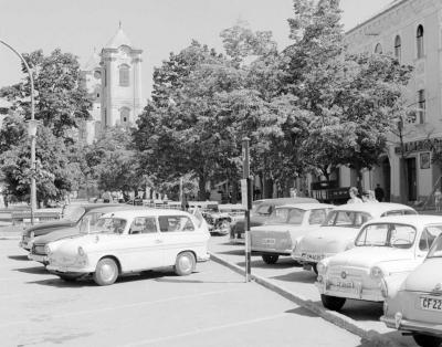 Városkép-életkép - Közlekedés - Parkoló autók Gyöngyösön