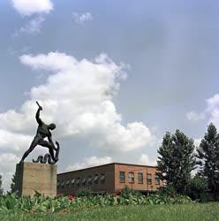 Kultúra - Kígyóölő szobor Debrecenben